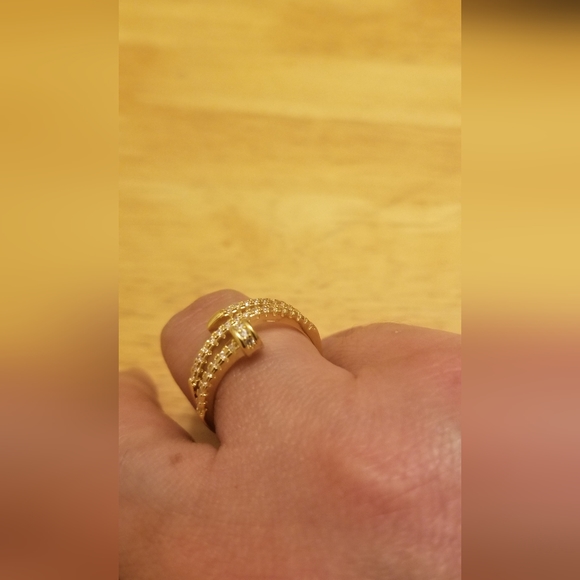 14 kt gold plated ring with shiny cubic zirconia. - Picture 3 of 4